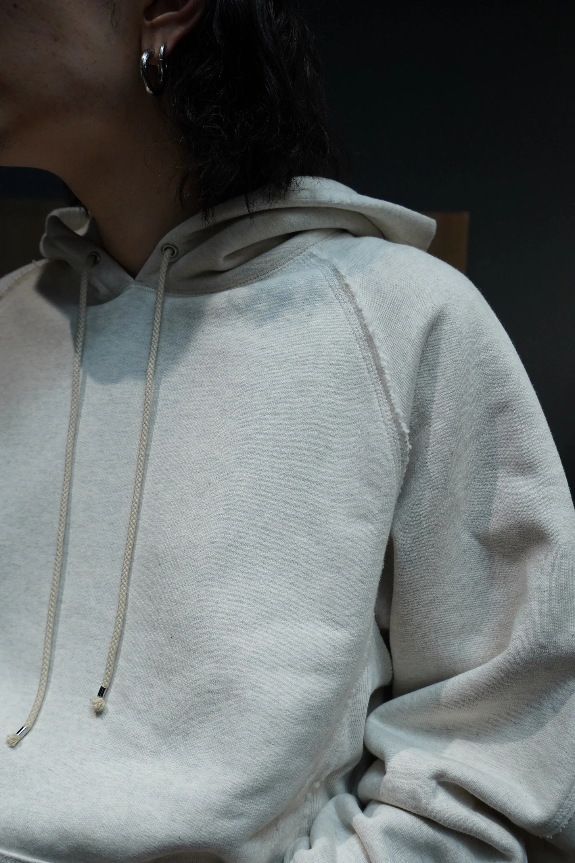 SUGARHILL RAW EDGE HOODIE (HEATHER WHITE)